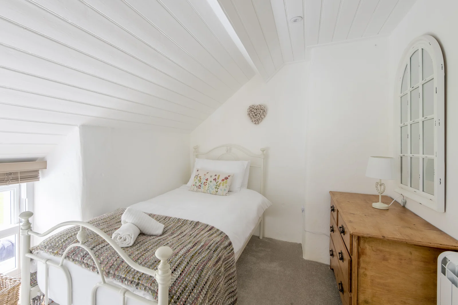 Single attic bedroom
